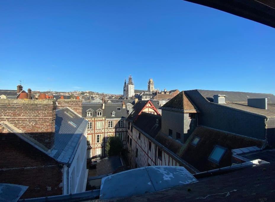 Sous Les Clochers De Rouen - Cathedrale Exterior foto